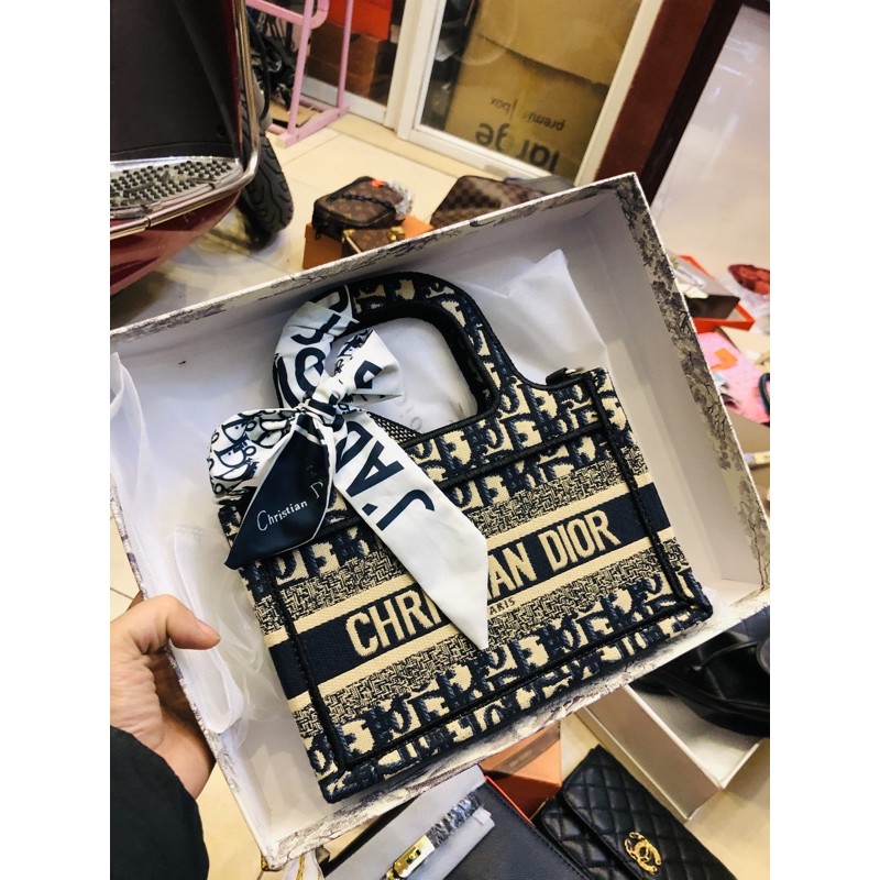 Túi D size 22 kèm khăn fullbox