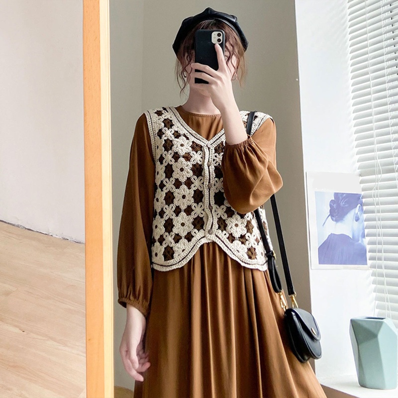 Áo Croptop Dệt Kim Sát Nách Cổ Chữ V Thêu Hoa Phối Nút Thời Trang Cho Nữ