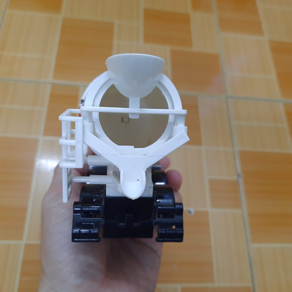 Mô hình xe trộn bê tông đồ chơi trẻ em tỉ lệ 1:38 chạy cót