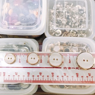 Nút Poly 2 lỗ 4 size nút kiểu