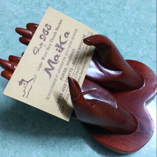 Bàn  tay để  name card