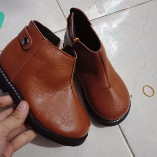 Giày ngọc hân