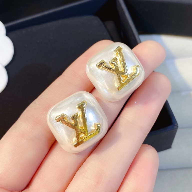 Bông tai ngọc châu nhân tạo cá tính Ròm House kiểu dáng bông tai thương hiệu cực kỳ sang chảnh - ms04503