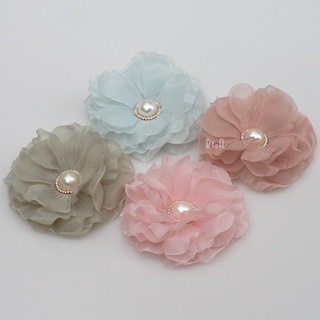 Hoa cài áo vải voan mặt hạt trai viền xi mạ đính đá RYA 74288