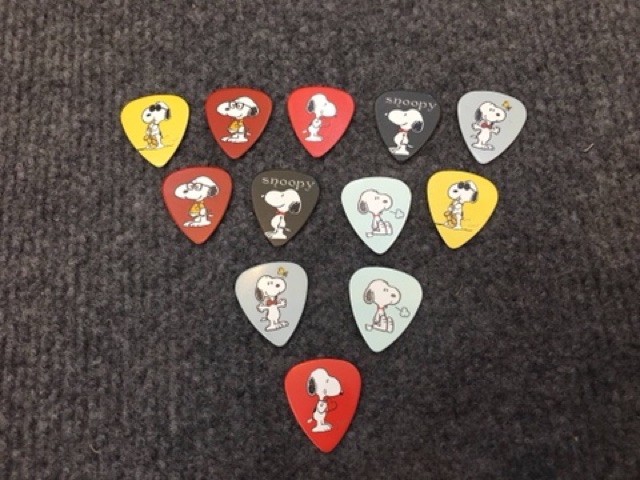 Set pick guitar 12 cái xinh xắn