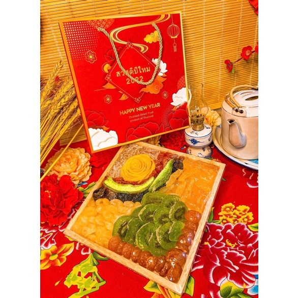 Hộp mứt tết đầy đặn đẹp
