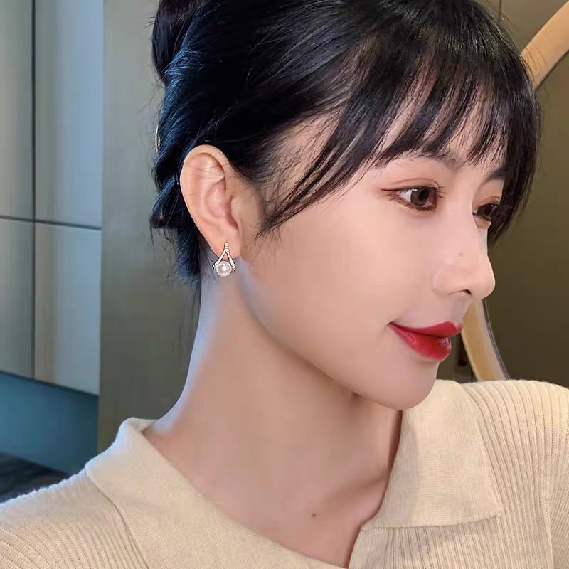 Bông tai hình chữ V đính đá ngọc trai nhân tạo thời trang
