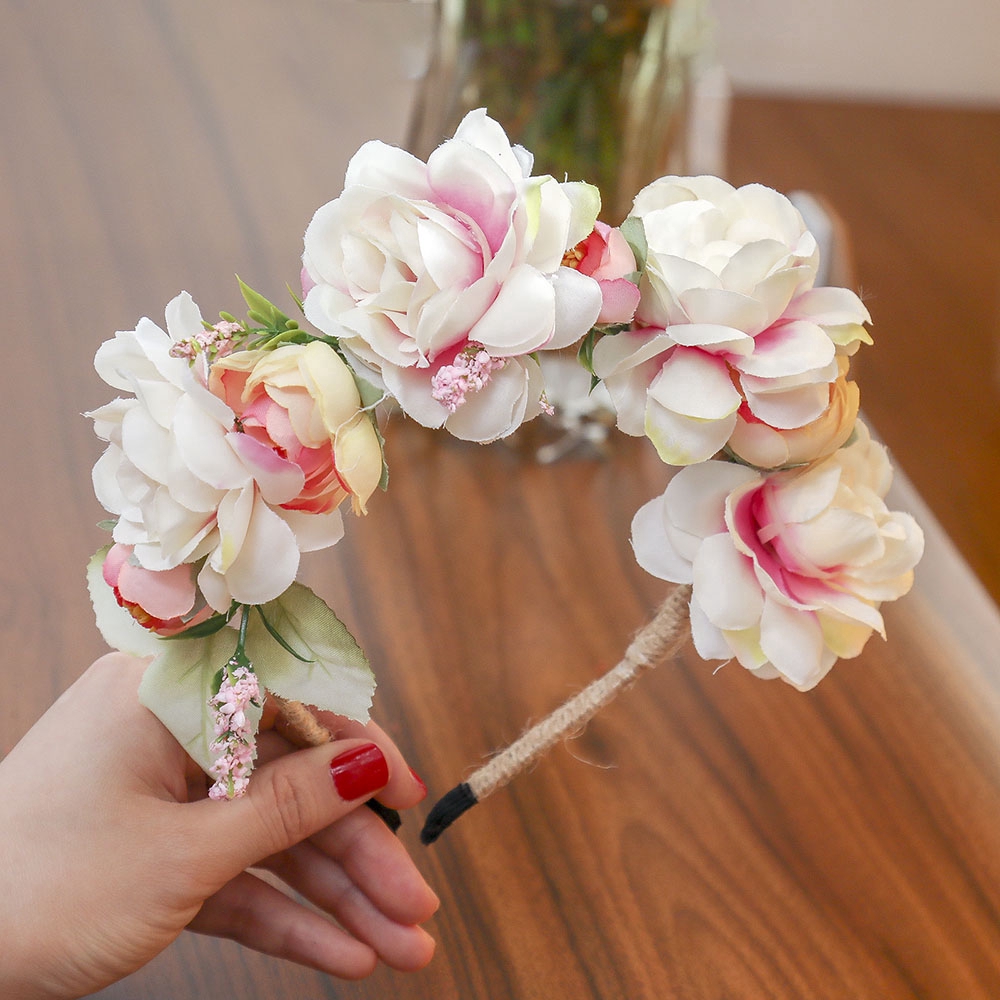 Băng đô cài tóc đính hoa cho cô dâu tươi xinh