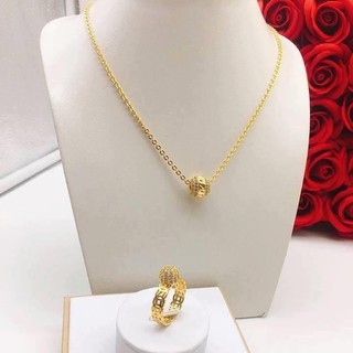trang sức dây chuyền bi và nhẫn kim tiền