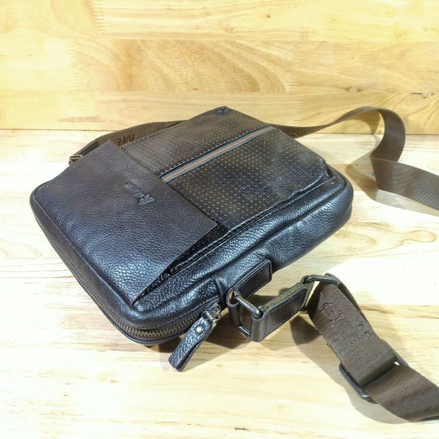 Túi đeo chéo nam da thật secondhand  190621
