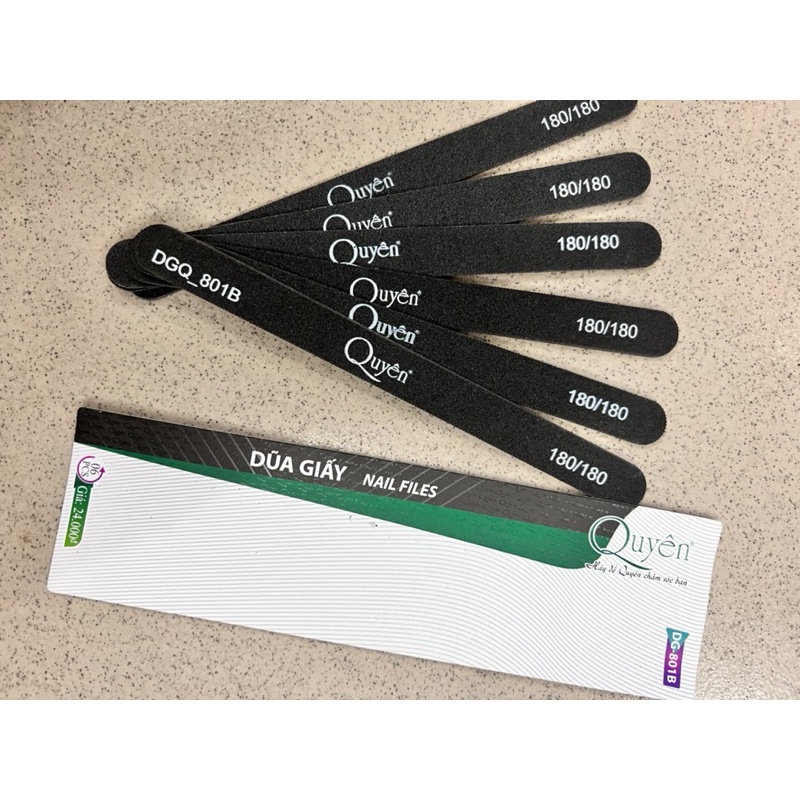 Dũa móng tay quyên chất liệu  giấy nhám  loại tốt  ,dũa được móng giả  shop có bán lẻ 1 cây