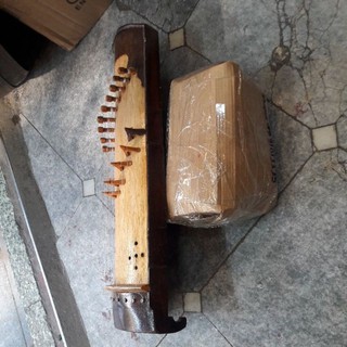 Đàn tranh cảnh thờ