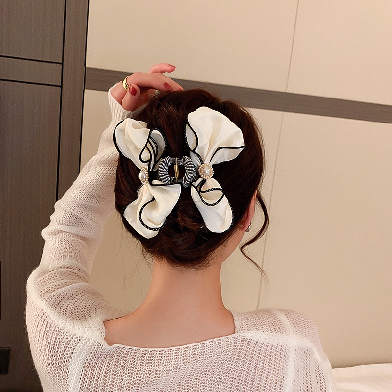 Kẹp Tóc Hình Cá Mập Đính Kim Cương Đen / Trắng Kiểu Hàn Quốc Dễ Phối Đồ Thời Trang Cho Nữ