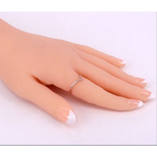 Nhẫn Nữ Chữ V Đính Đá Titan Ko Đen TT 1969