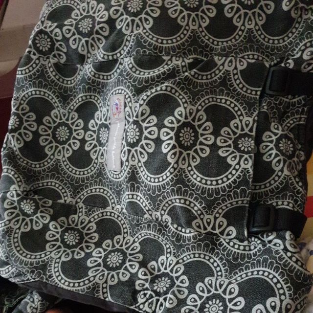Địu cho bé