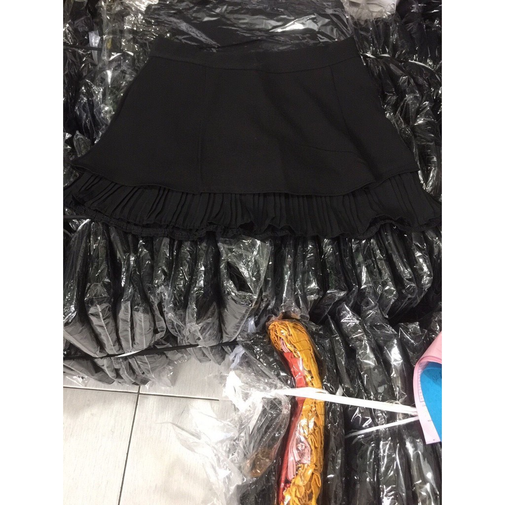 Chân váy dập ly dưới có lót quần xinh xinh