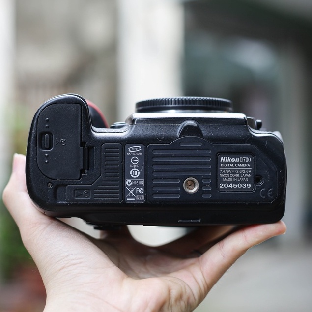 Máy ảnh Fullframe chuyên nghiệp Nikon D700 kèm ống kính