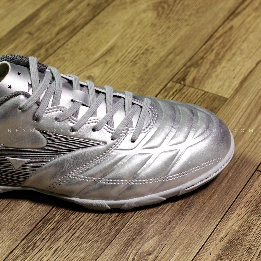 Giày đá banh cỏ nhân tạo Mizuno Rebula Cup Select AS TF DNA - Galaxy Silver/Black