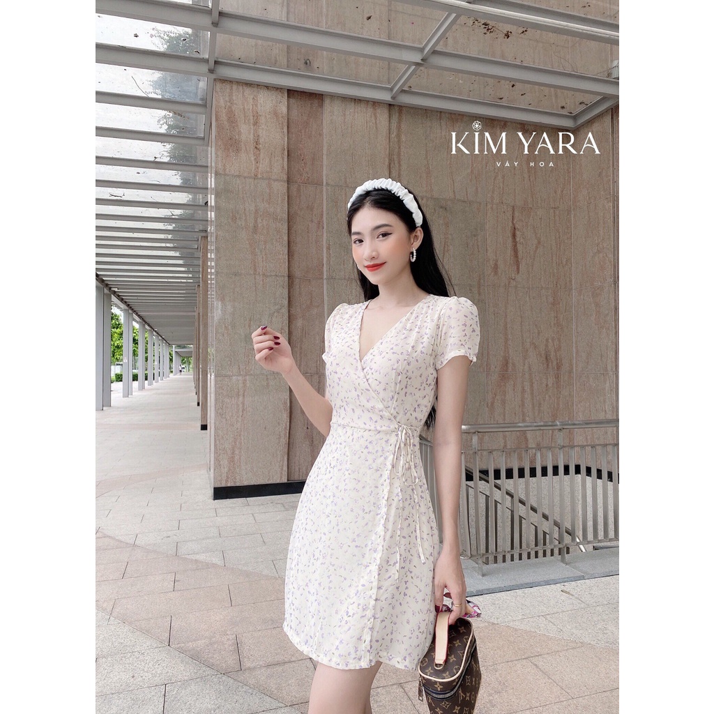 Váy hoa nhí đơn giản dài trên gối | BigBuy360 - bigbuy360.vn