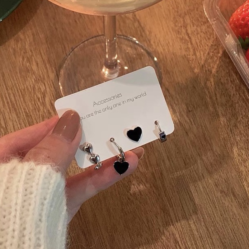 Bộ bốn bông tai màu đen hình trái tim phong cách Hàn Quốc 19A1491