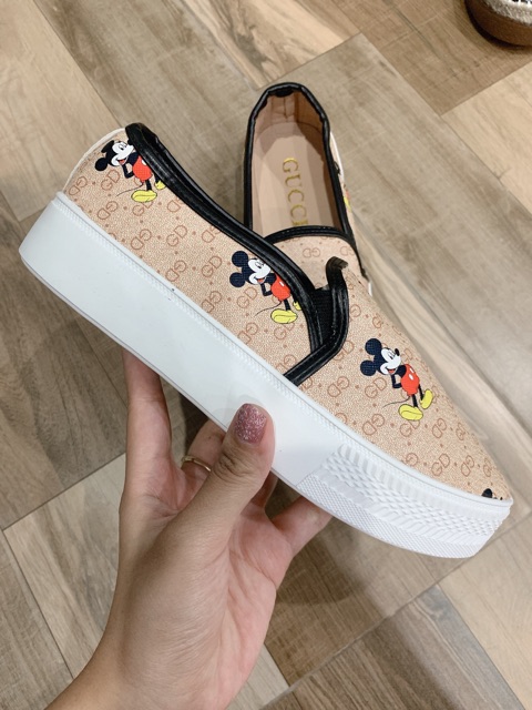 Giày slipon độn đế mickey