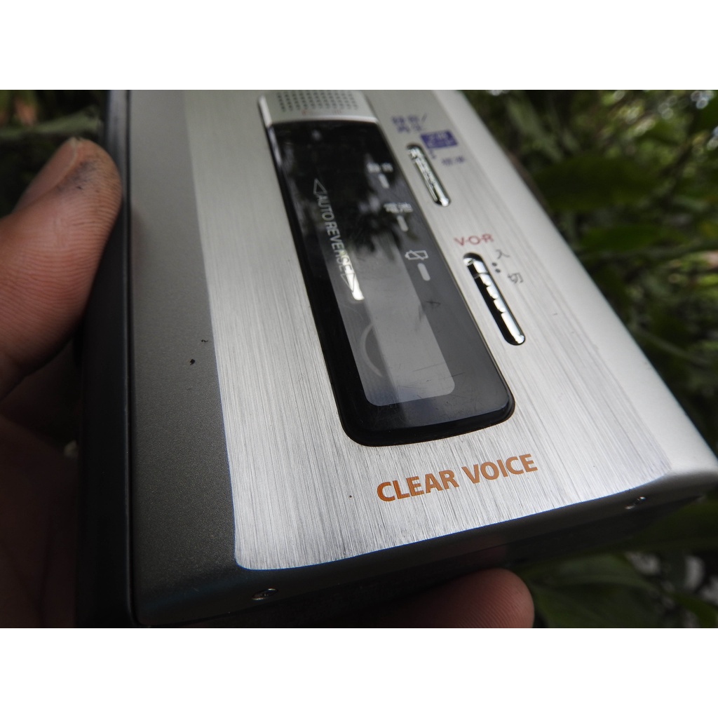 Máy nghe nhạc Cassette Sony TCM-500 có 2 loa ngoài phát băng 2 chiều cửa băng bằng kim loại máy đẹp sáng