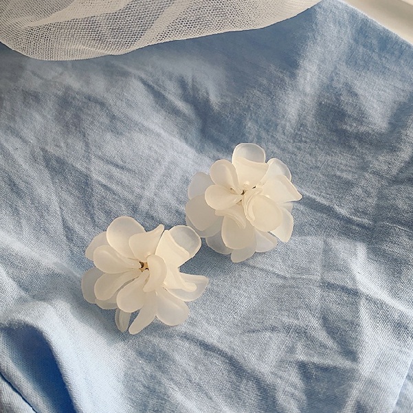 Khuyên tai hình bông hoa nhỏ dễ thương