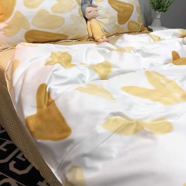 Bộ chăn ga gối drap giường chất cotton poly họa tiết tim vàng Sweee