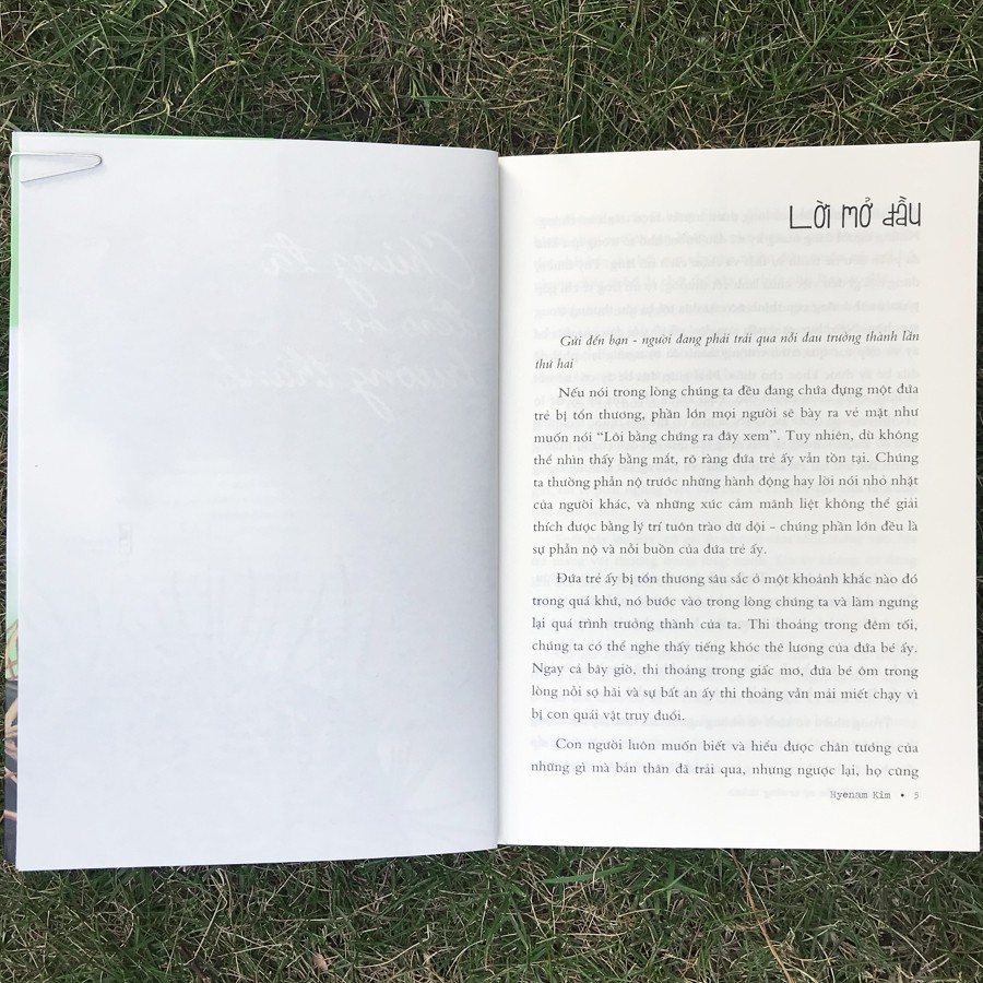 Sách - Chúng Ta Đều Sợ Trưởng Thành (Kèm Bookmark)