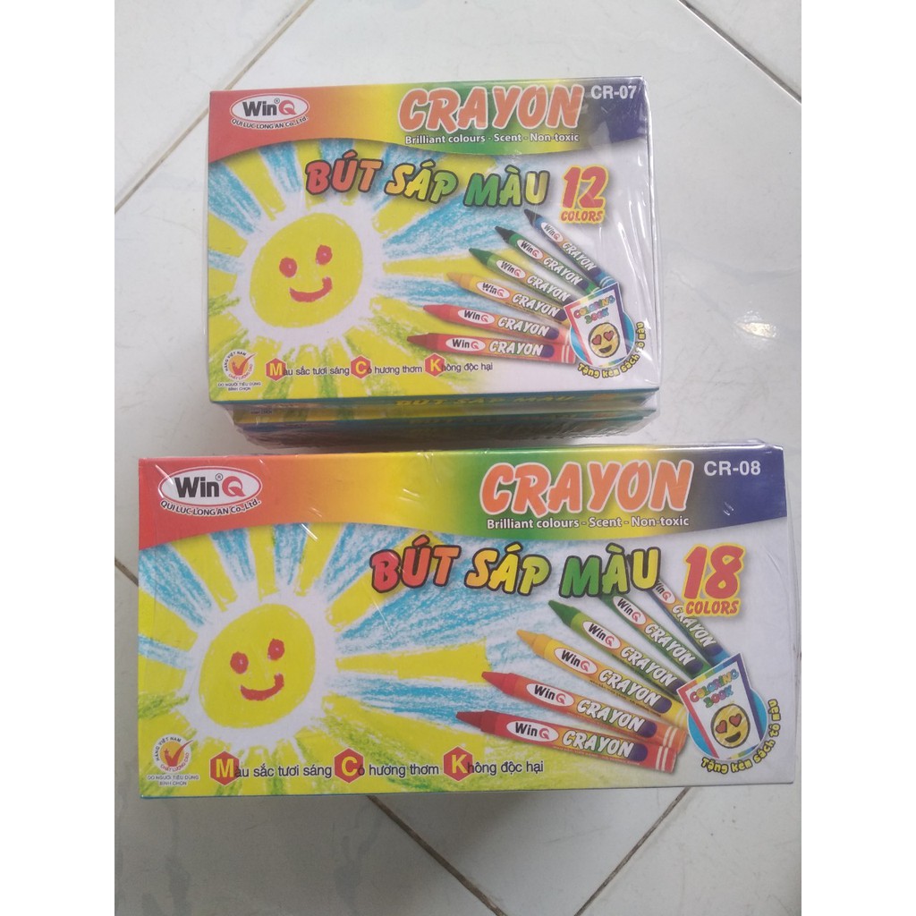 Sáp màu WinQ 12/18 màu - (Kèm tập vẽ nhỏ)