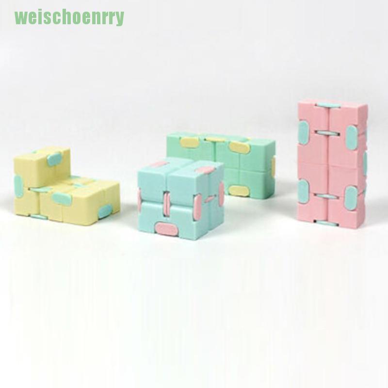 ■1 Khối Rubik Đồ Chơi Giảm Căng Thẳng