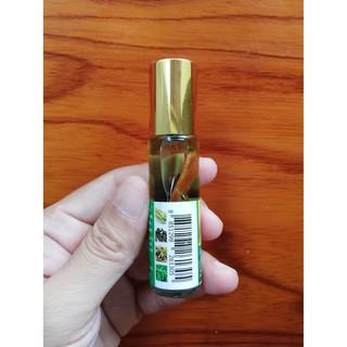 Dầu sâm thảo dược Mặt Trời Đỏ Thái Lan (nước xanh).