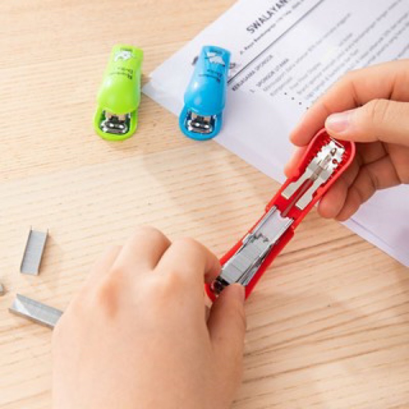 Bấm Kim Số 10 Deli Mẫu Thú Dễ Thương Kèm Hộp Kim