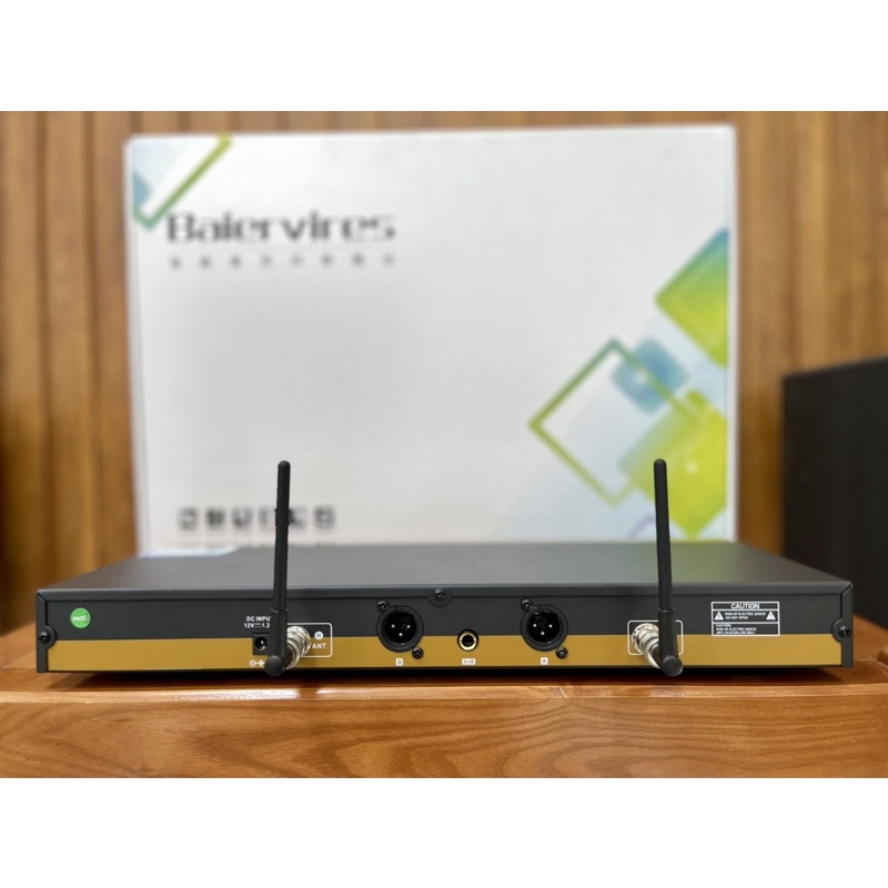 Micro không dây Baiervires BS-970 chính hãng rất cao cấp.Tặng bộ pin sạc