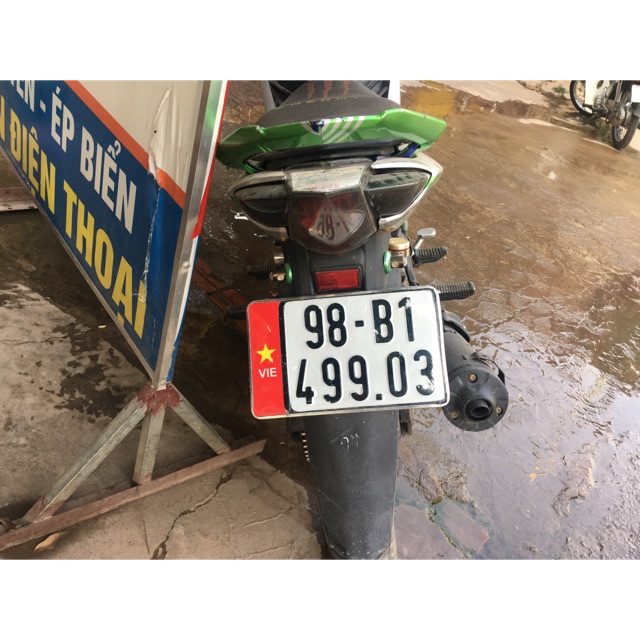 Biển ép xe máy có cờ
