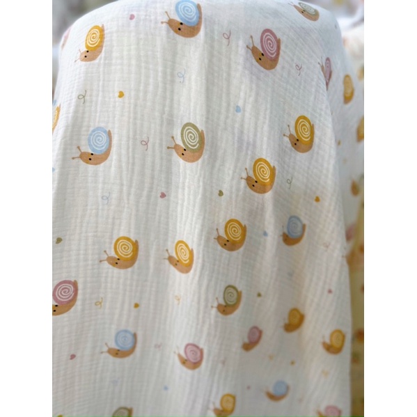 vải xô muslin hình con ốc sên xinh xắn may khăn tắm và quần áo cho bé