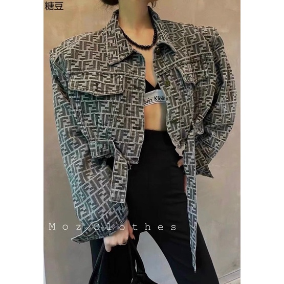 Áo khoác jeans lửng fendi đai gấu rách