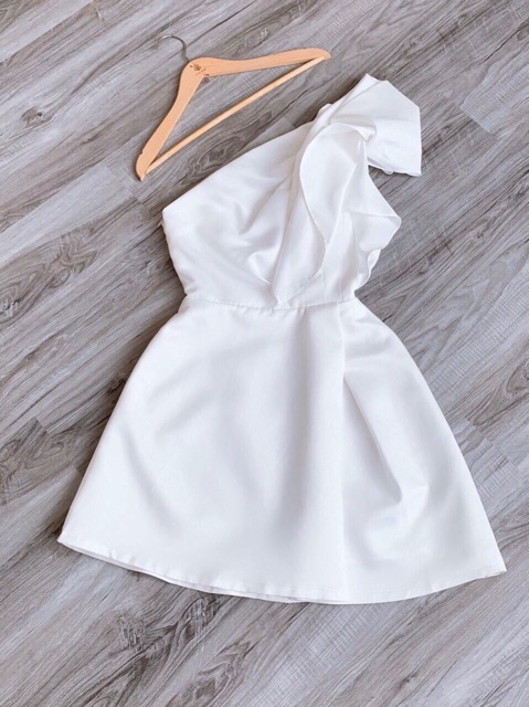 [Mã WASTMAY giảm 15% tối đa 30K đơn 150K] Đầm dự tiệc lệch vai nhíu bèo vai dáng A xinh cực - Maris dress | BigBuy360 - bigbuy360.vn