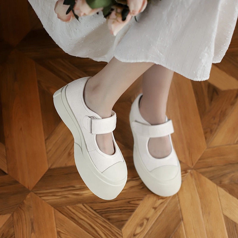 Giày đế cao tiểu thư