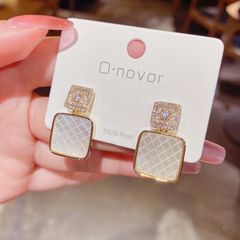 Bông Tai Đính Đá Thời Trang Thu Đông Kiểu Dáng Mới 2022