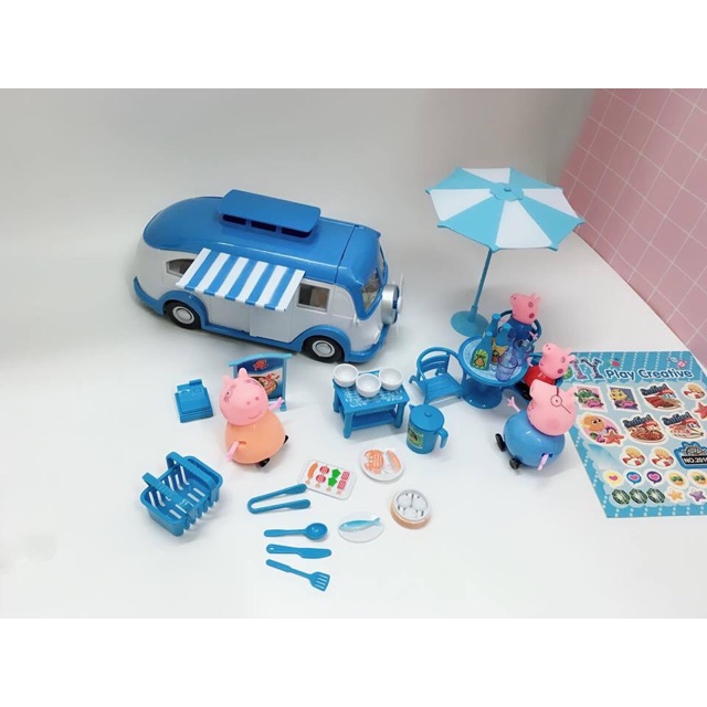 Gia đình heo Peppa Pig dã ngoại