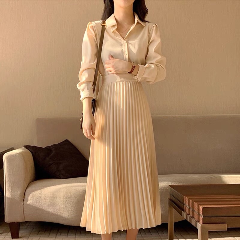 VÁY LIỀN THÂN CỔ SƠ MI PHỐI PHẦN VÁY XẾP LY DÁNG DÀI CÓ DÂY BUỘC ĐIỀU CHỈNH EO