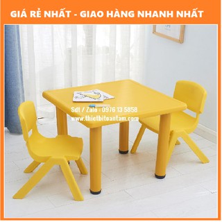 Bàn hình vuông nhựa nhập khẩu cho bé mầm non