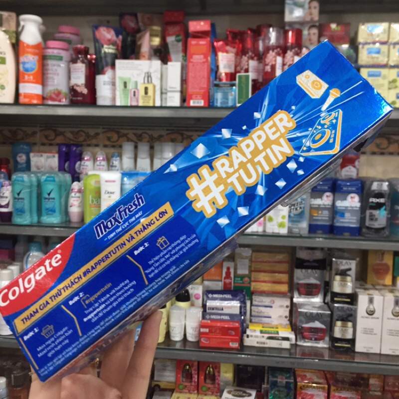 Kem đánh răng Colgate MaxFresh hương bạc hà 230g( tặng bàn chải)