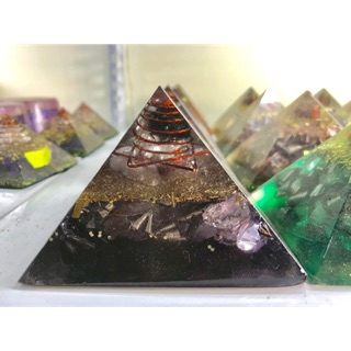 [HCM] Kim tự tháp năng lượng Giza orgonite nhỏ cạnh 8cm