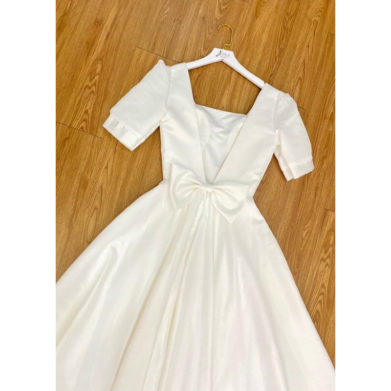 ĐẦM CỔ VUÔNG SẺ LƯNG GỢI CẢM