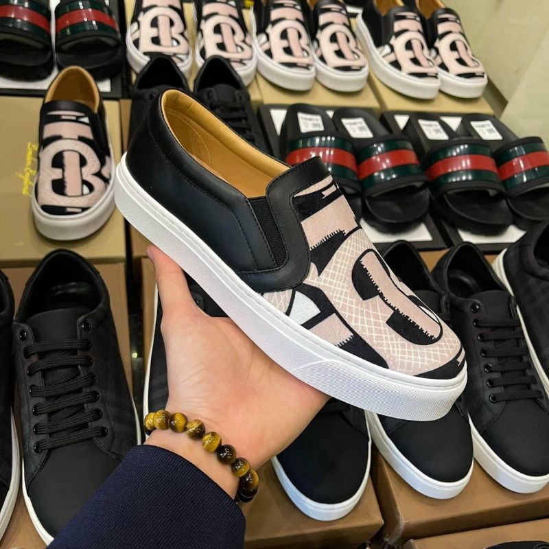 Giày slipon burberry