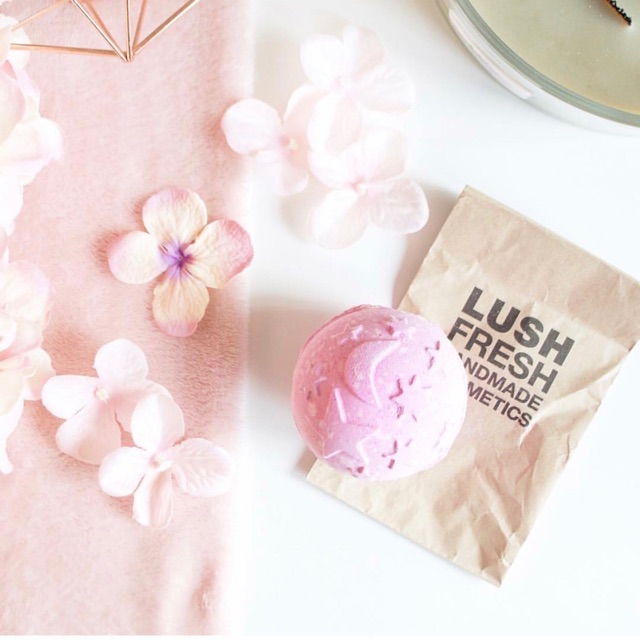 Bom tắm Twilight bath bomb LUSH