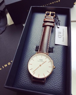 Đồng Hồ Nữ DW Petite Dây Da - 32mm