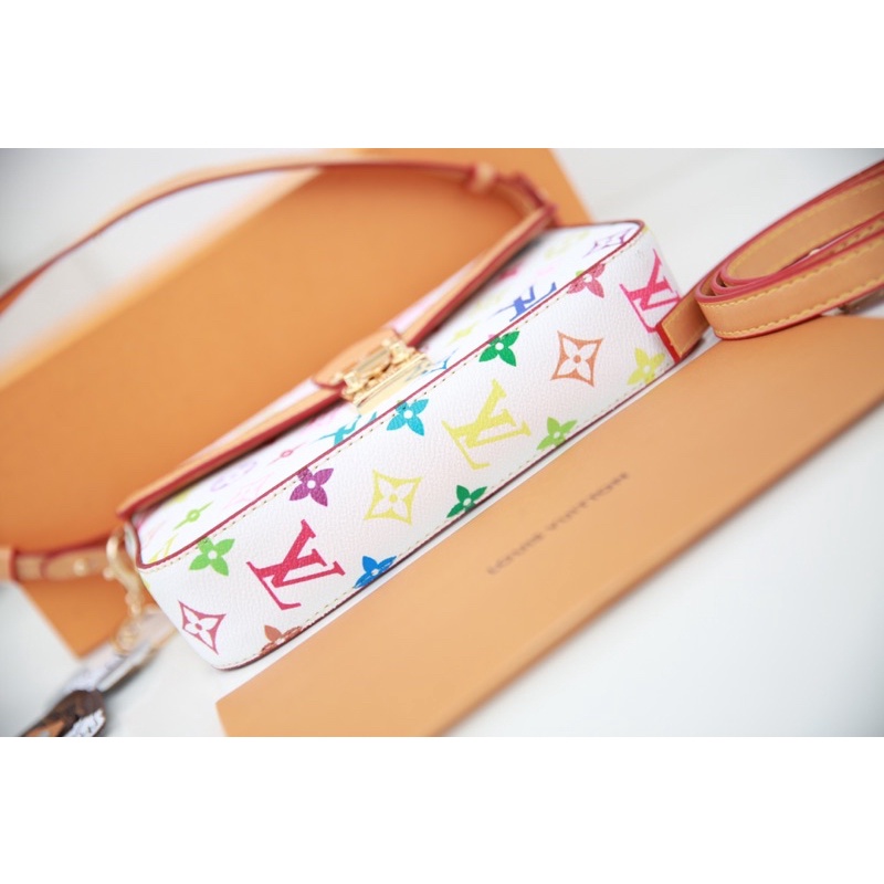 Túi kẹp nách W266-25 LV kèm dây fullbox nguyên seal kèm quai đẹp mê